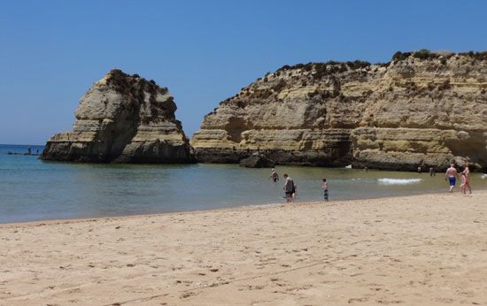 Algarve: limestone cliffs
