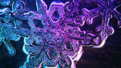 How do snowflakes form?